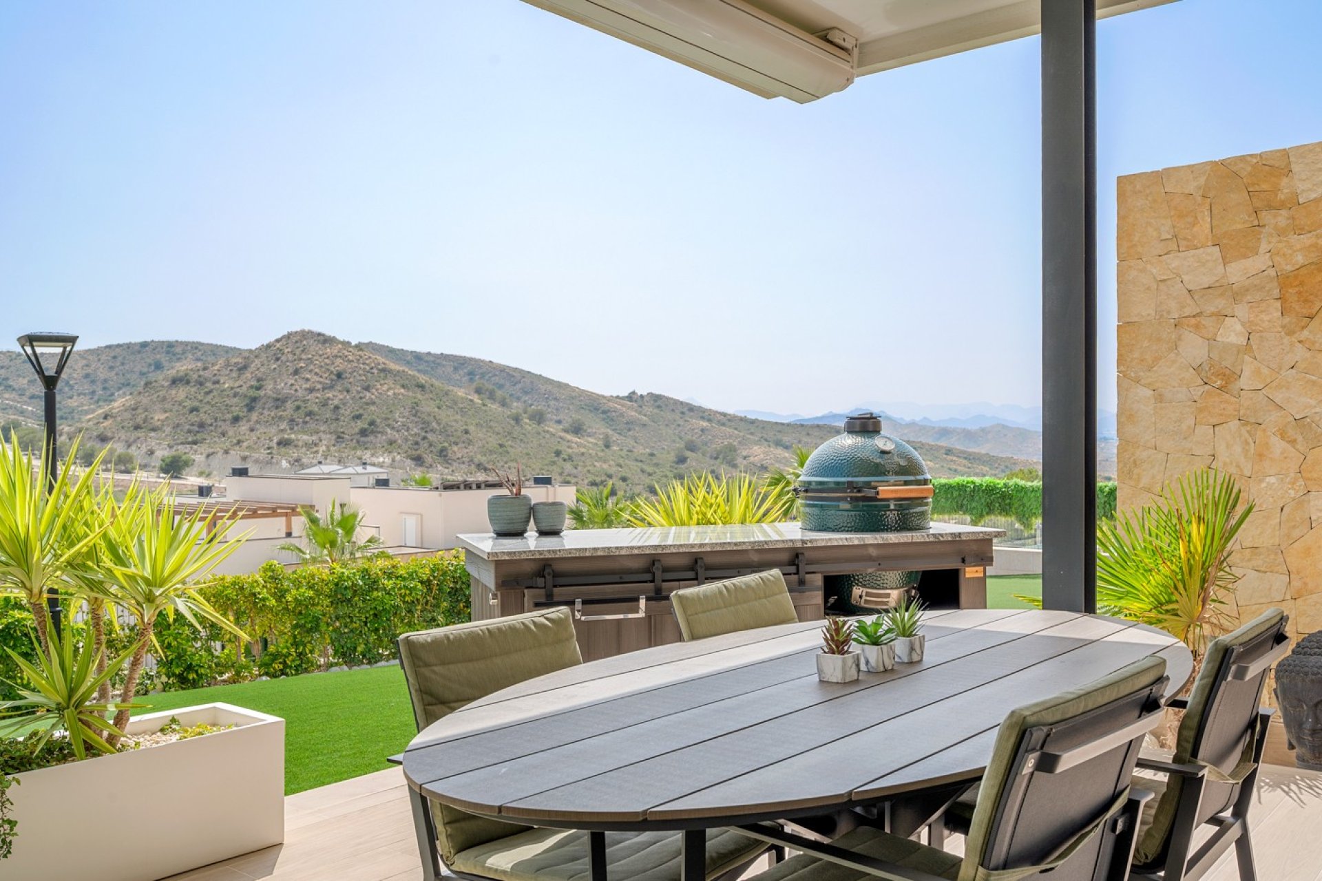 Luxury 2-bedroom bungalow with views of the golf course in Monforte del Cid