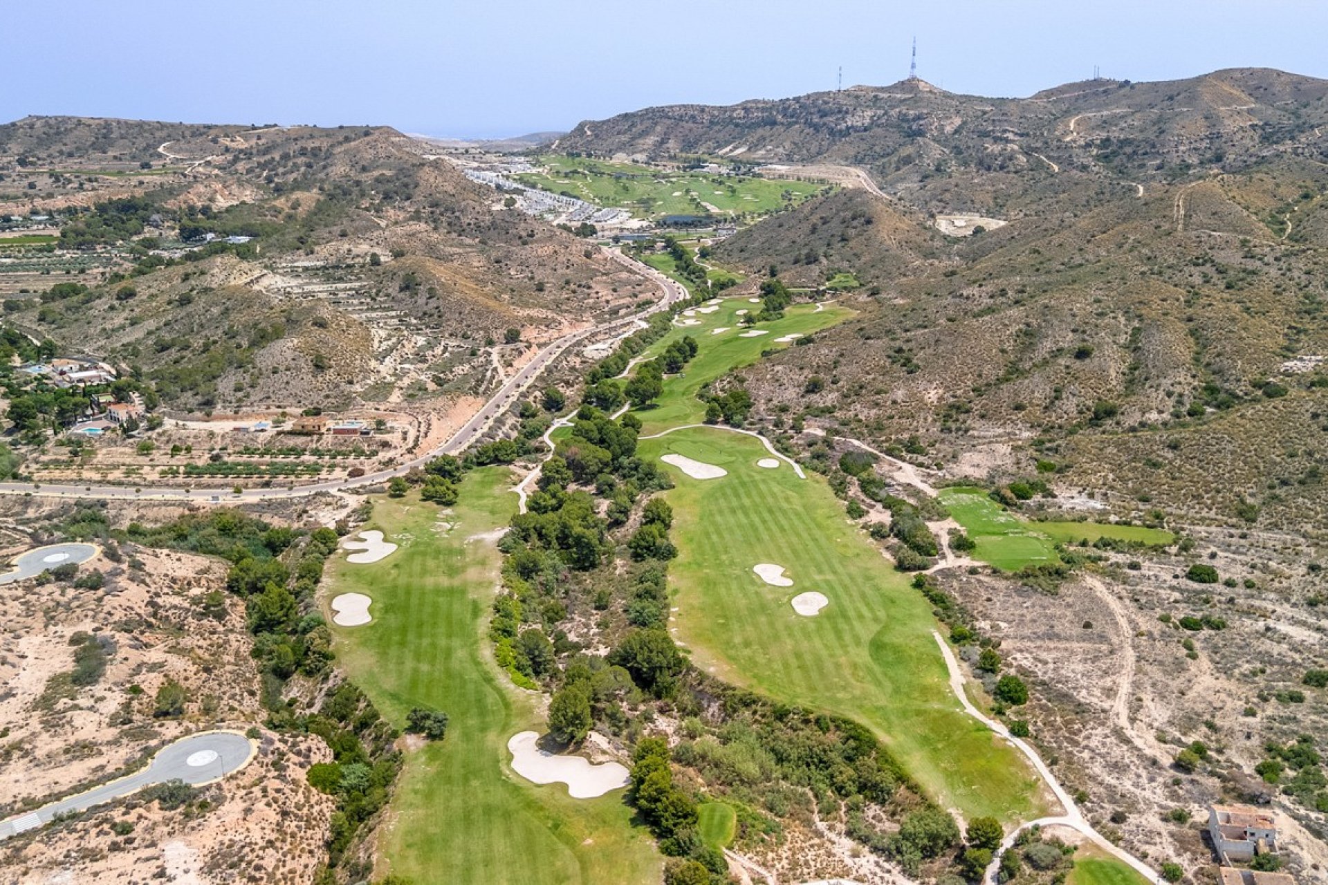 Luxury 2-bedroom bungalow with views of the golf course in Monforte del Cid