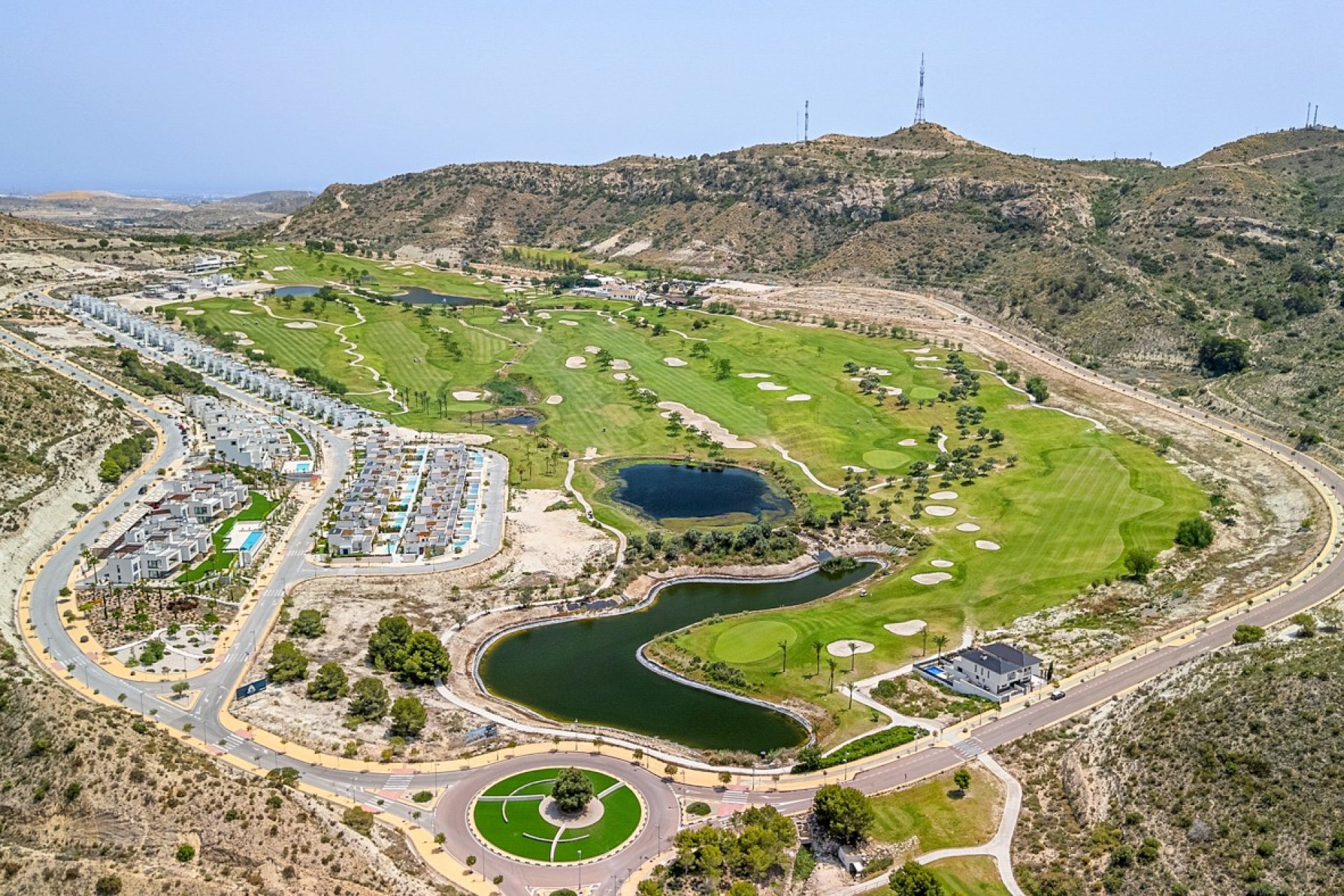 Luxury 2-bedroom bungalow with views of the golf course in Monforte del Cid