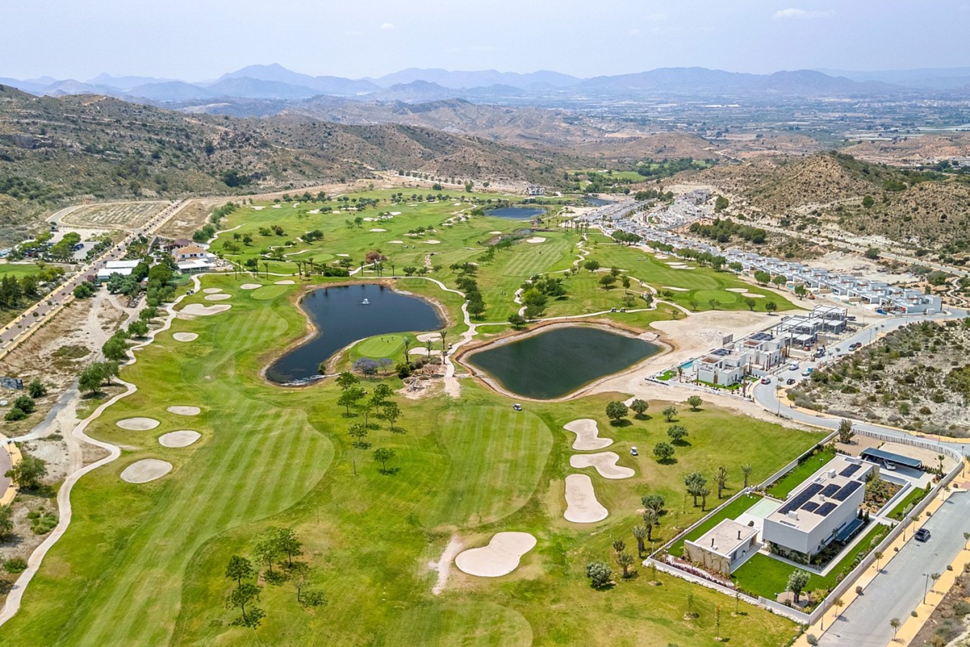 Luxury 2-bedroom bungalow with views of the golf course in Monforte del Cid