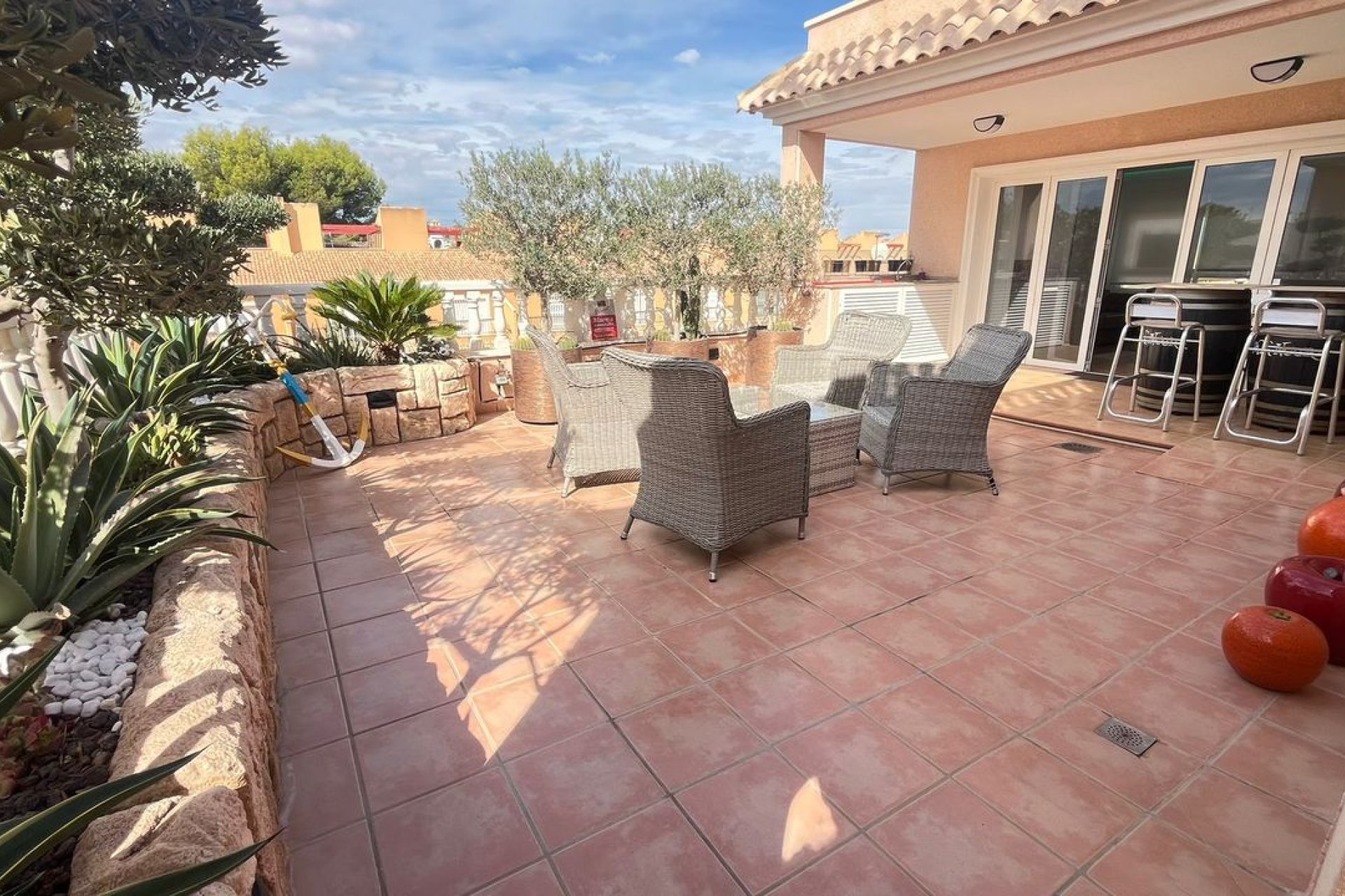 Luxury 3-4 bedroom apartment with a large terrace and swimming pools in Orihuela Costa