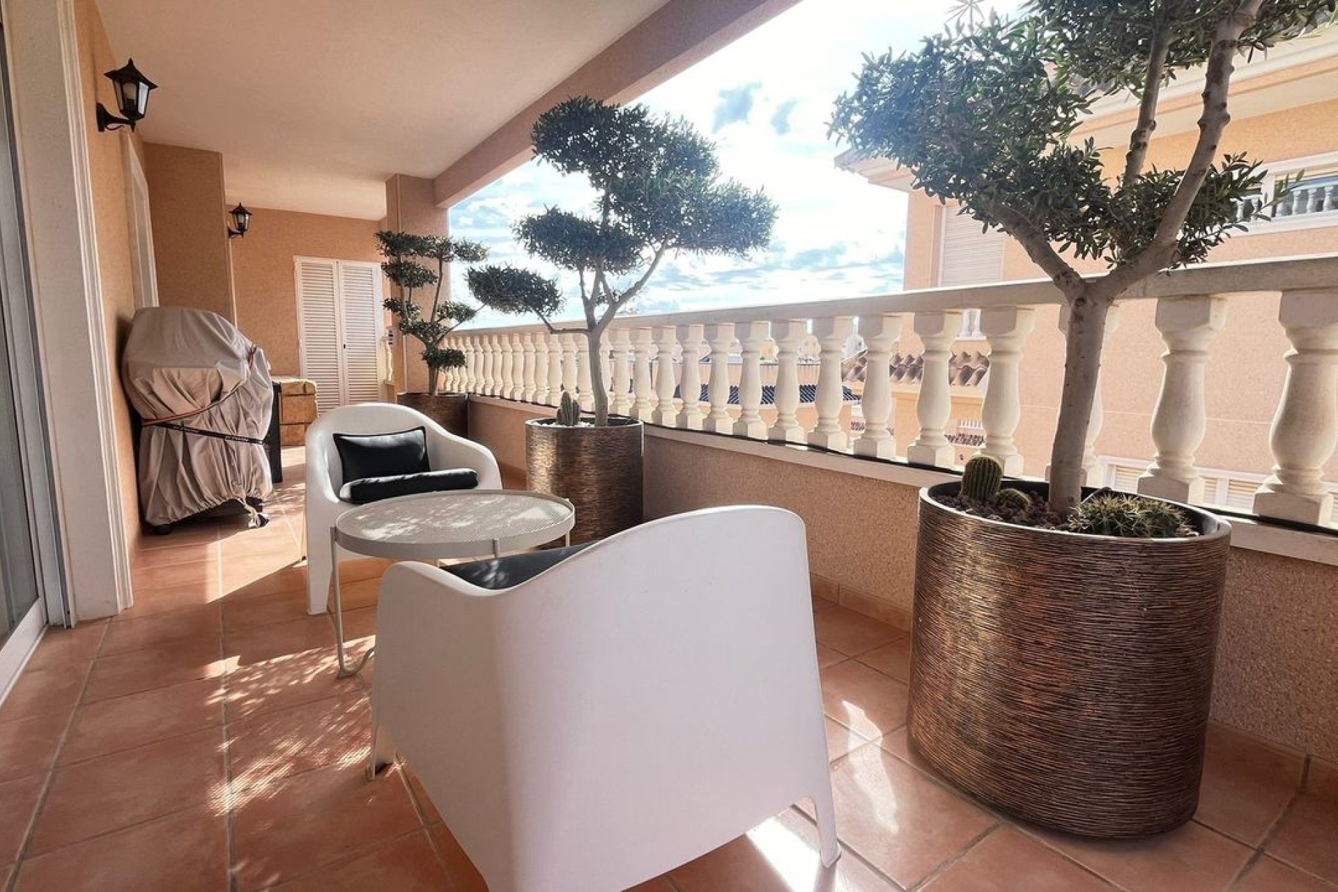 Luxury 3-4 bedroom apartment with a large terrace and swimming pools in Orihuela Costa