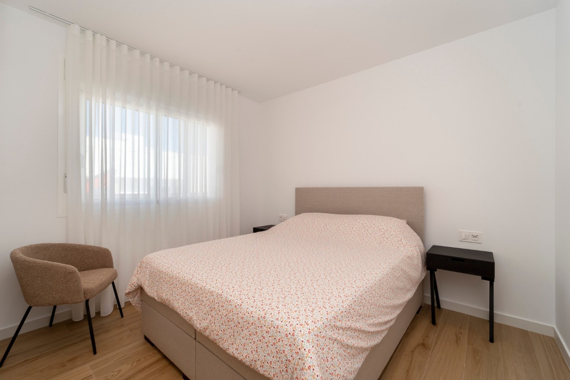 Luxury 3-bedroom penthouse with a shared pool near a golf course