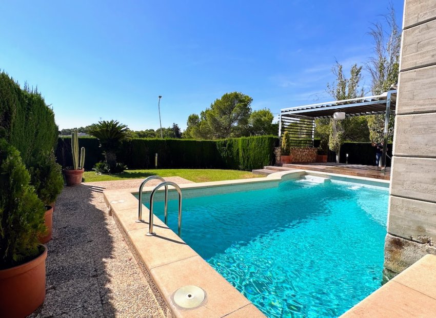 ﻿Luxury 4-bedroom villa with a private pool and ocean views in Dehesa de Campoamor