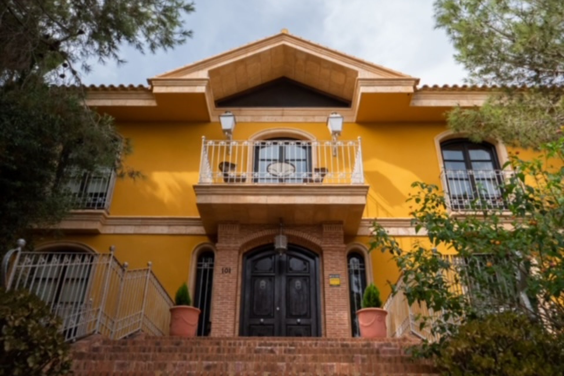 ﻿Luxury 5-bedroom villa in Ciudad Quesada with a private pool and large lot