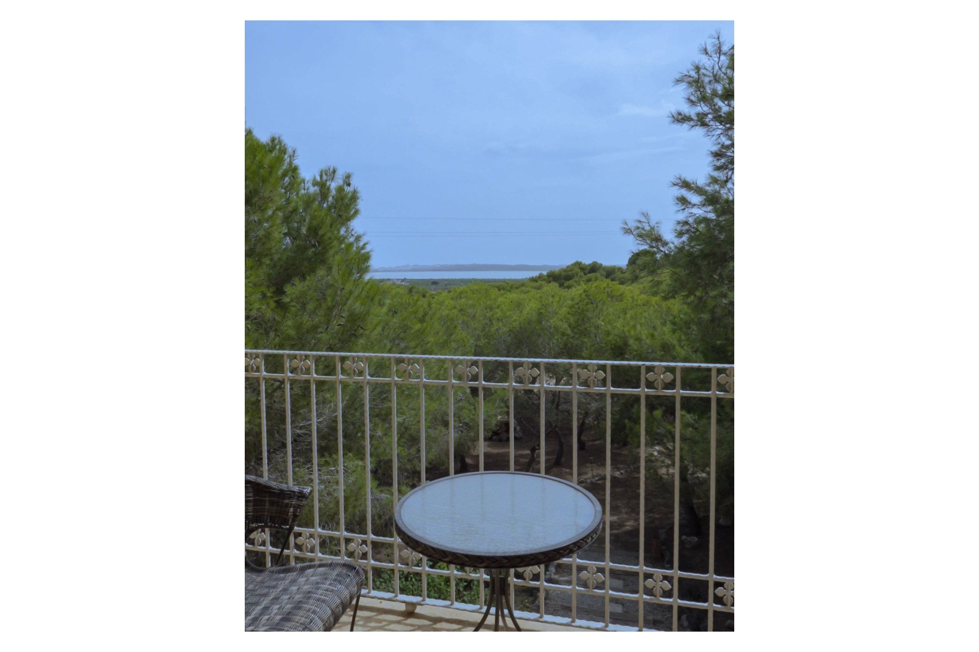 ﻿Luxury 5-bedroom villa in Ciudad Quesada with a private pool and large lot