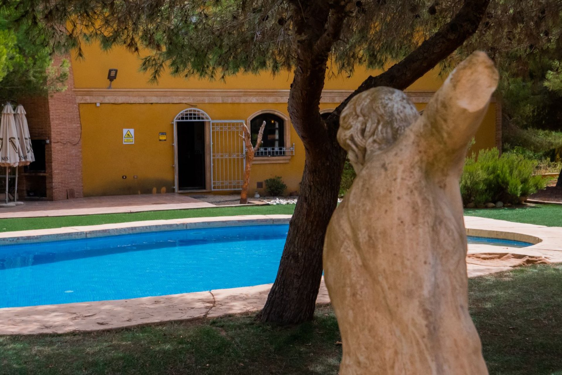 ﻿Luxury 5-bedroom villa in Ciudad Quesada with a private pool and large lot