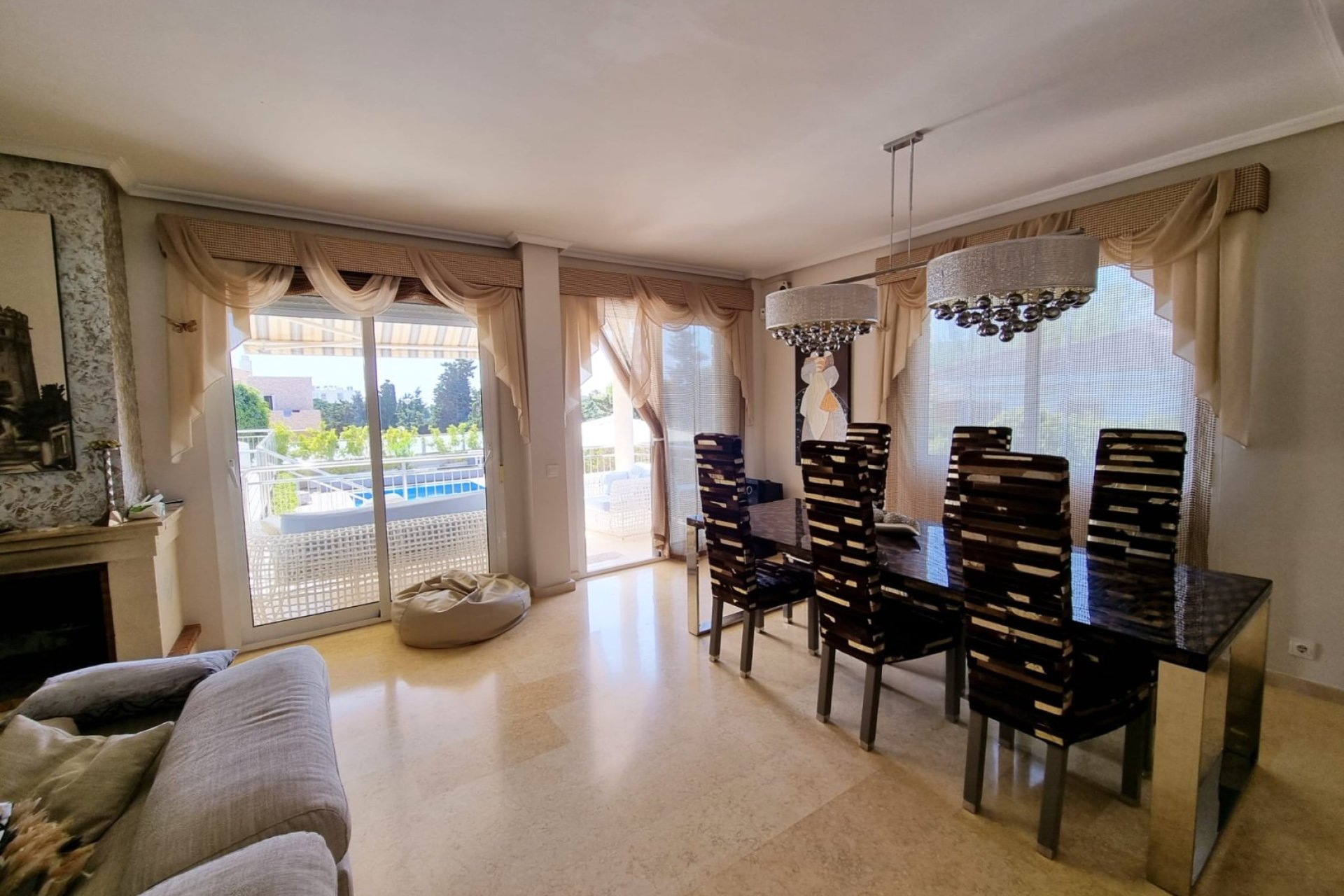 Luxury 5-bedroom villa with a private pool and ocean views in Torrevieja