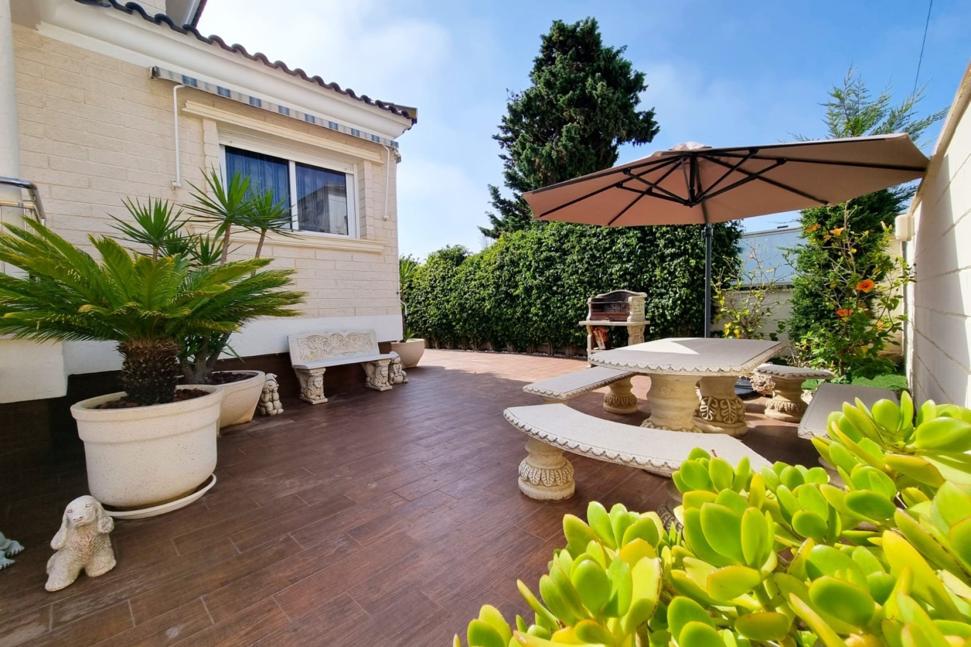 Luxury 5-bedroom villa with a private pool and ocean views in Torrevieja