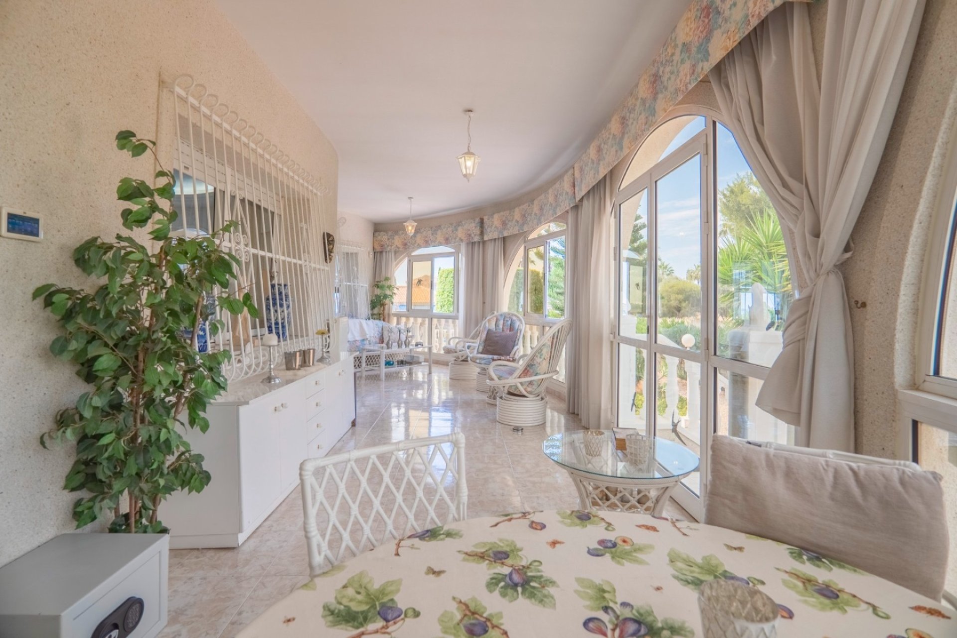 Luxury 5-bedroom villa with a private pool in Ciudad Quesada, Alicante