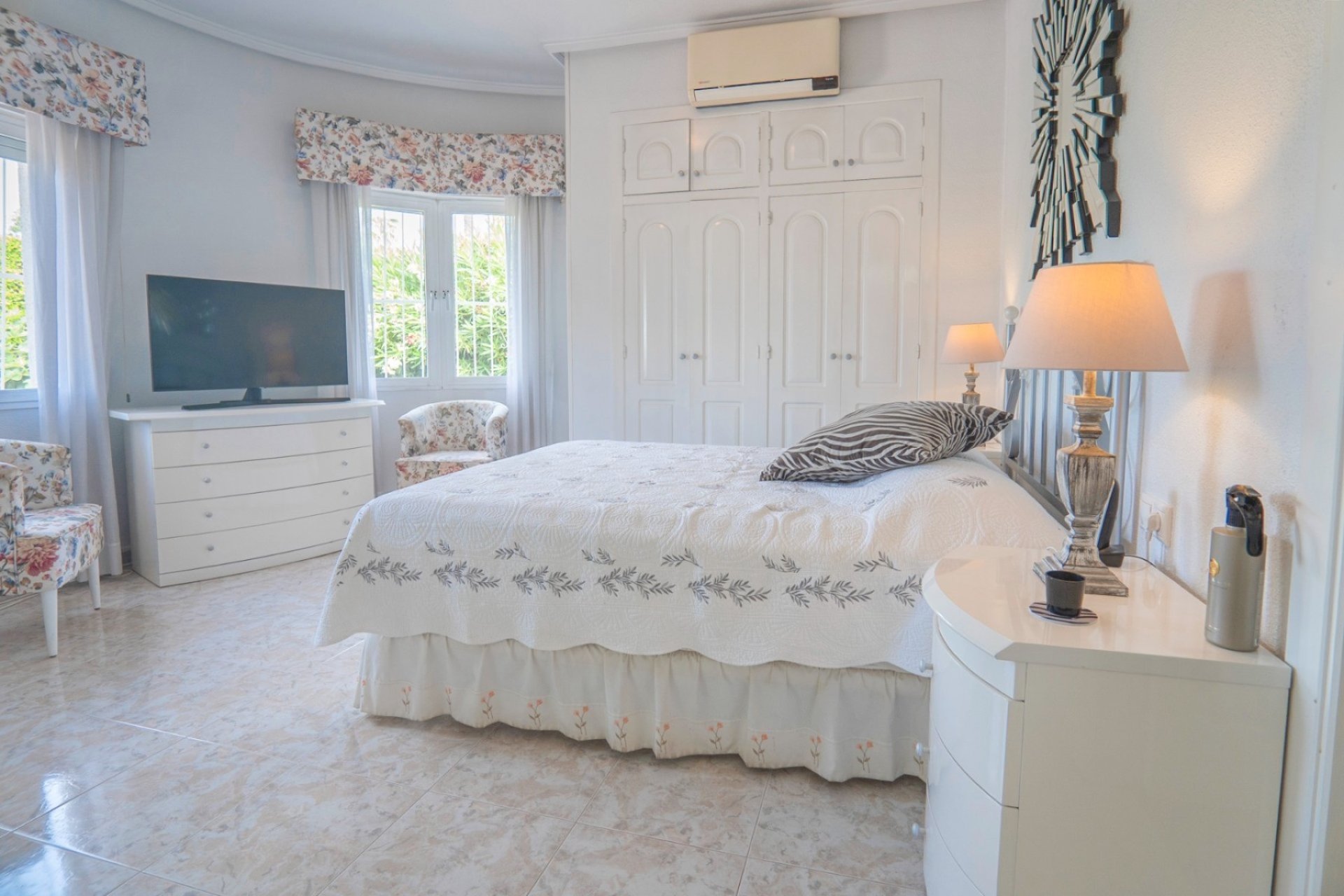 Luxury 5-bedroom villa with a private pool in Ciudad Quesada, Alicante