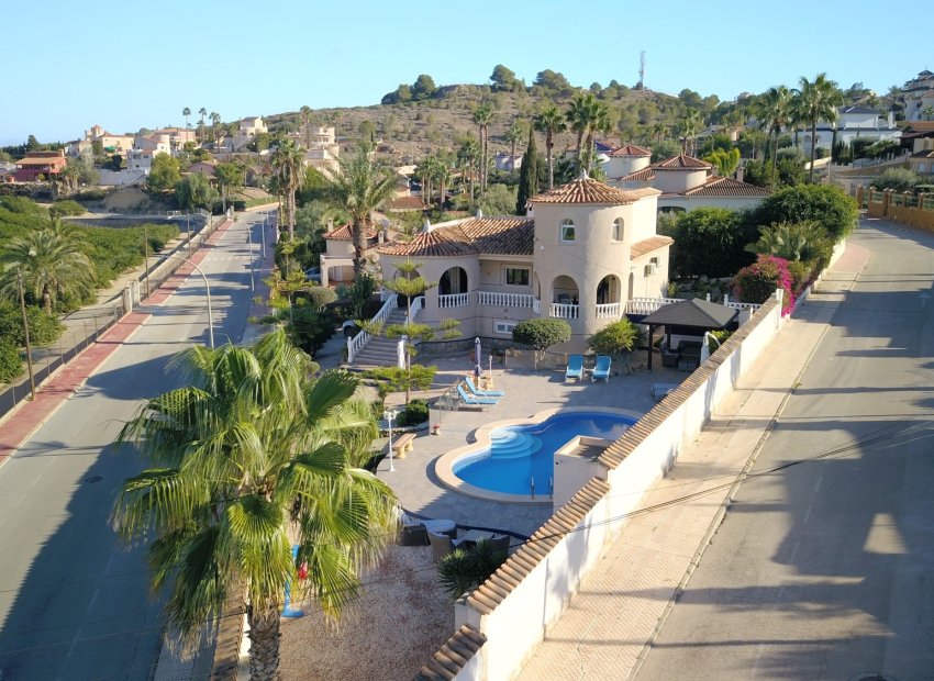 Luxury 5-bedroom villa with private pool and views in Algorfa, Costa Blanca