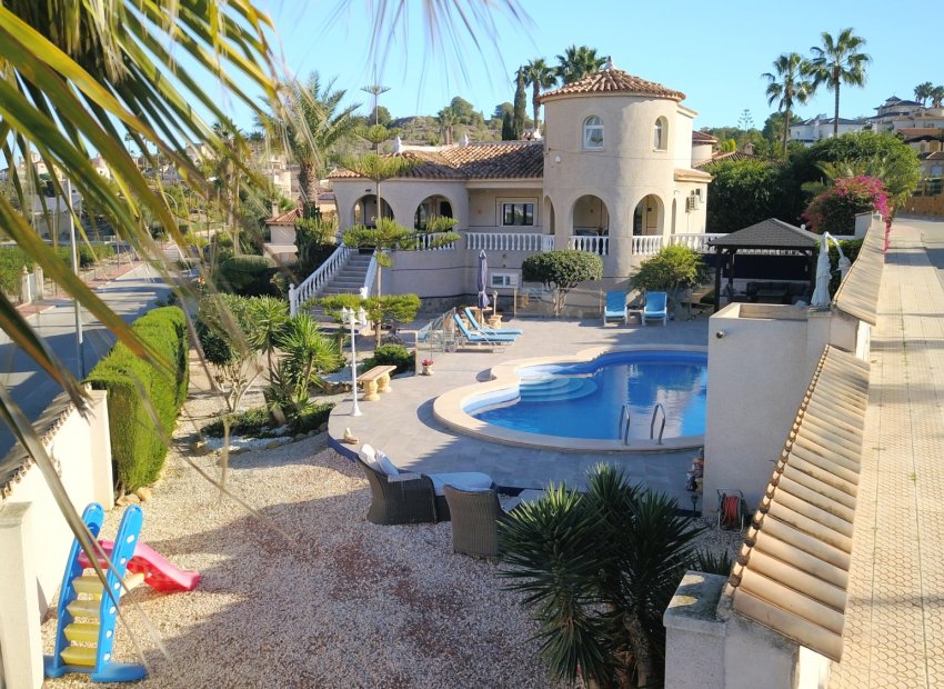 Luxury 5-bedroom villa with private pool and views in Algorfa, Costa Blanca
