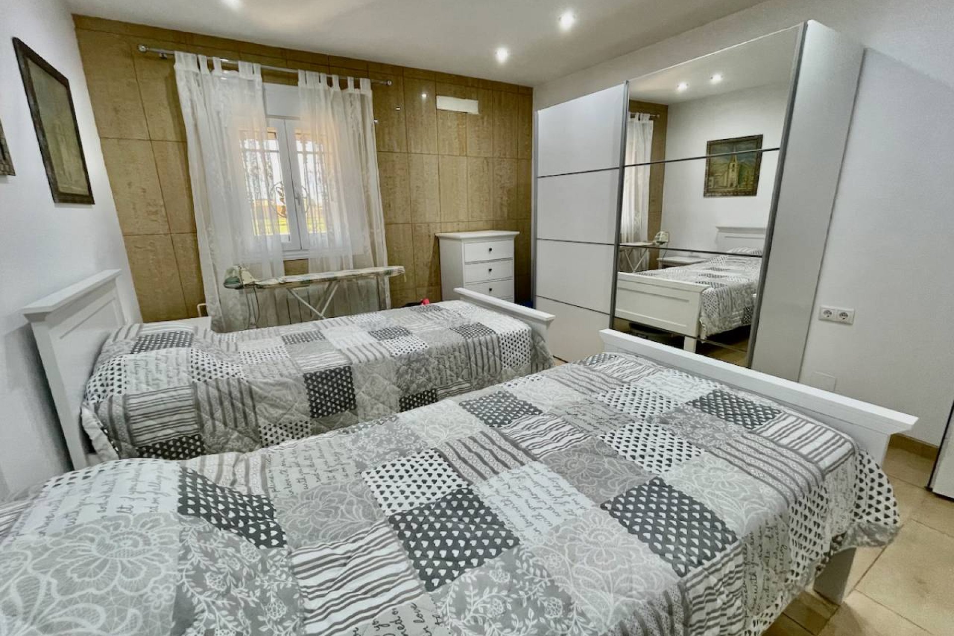 Luxury 6-bedroom villa with a private pool and panoramic views in Guardamar