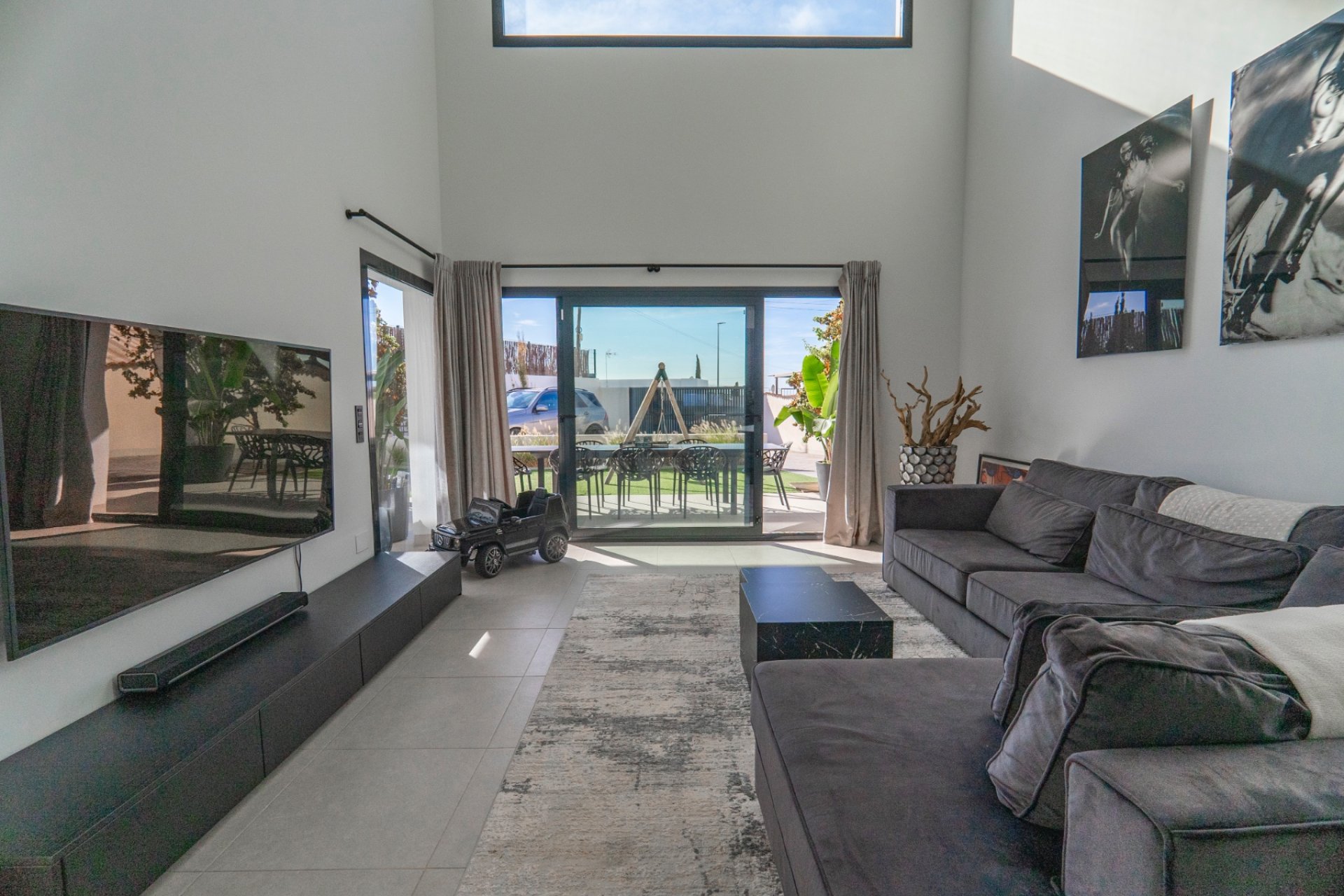 Luxury 6-bedroom villa with guest house and private pool in Ciudad Quesada