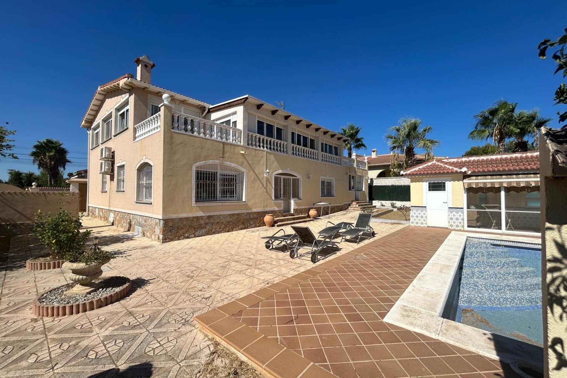 Luxury 6-bedroom villa with guest house and private pool in Ciudad Quesada