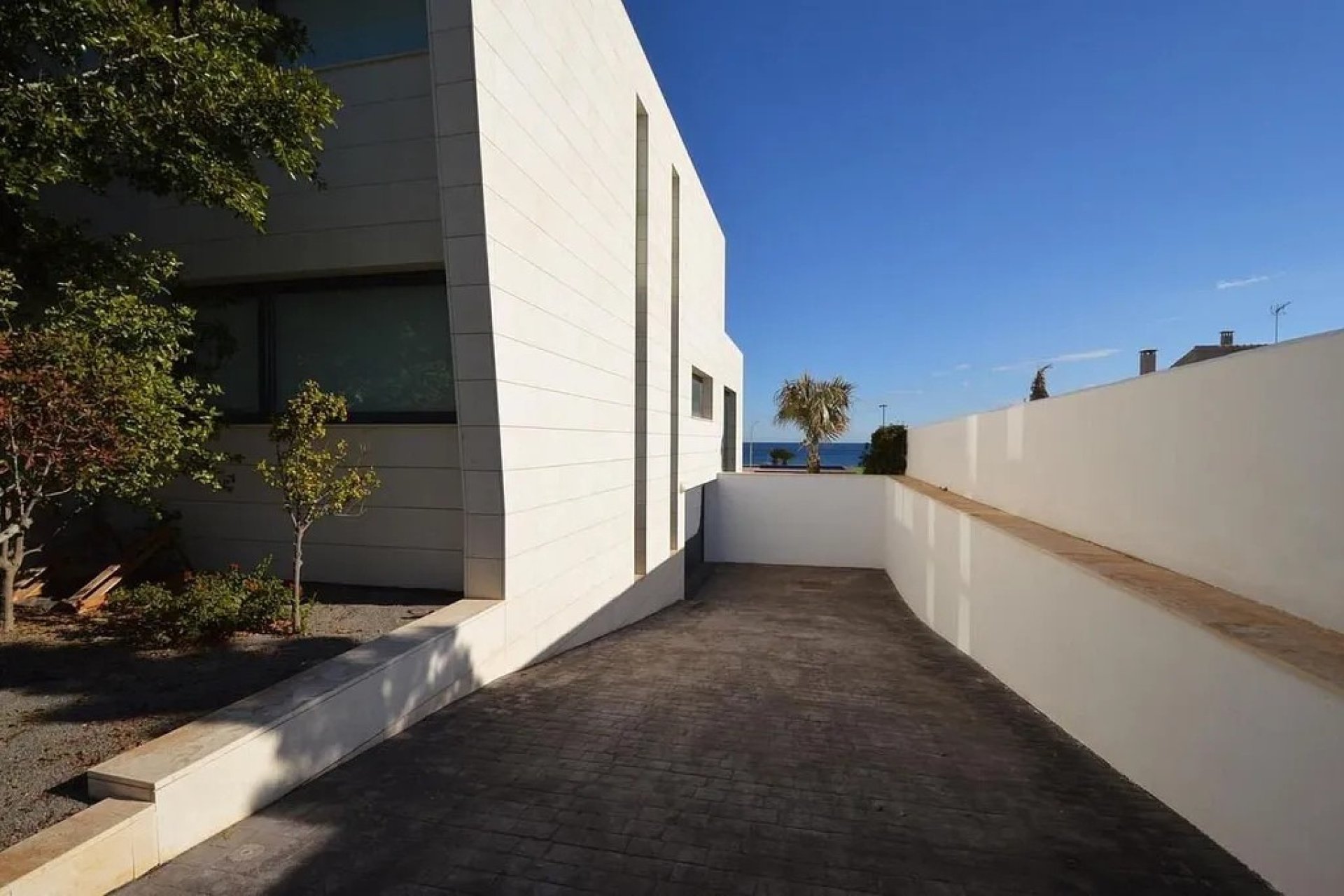 Luxury 6-bedroom villa with ocean views and a private pool in Orihuela Costa
