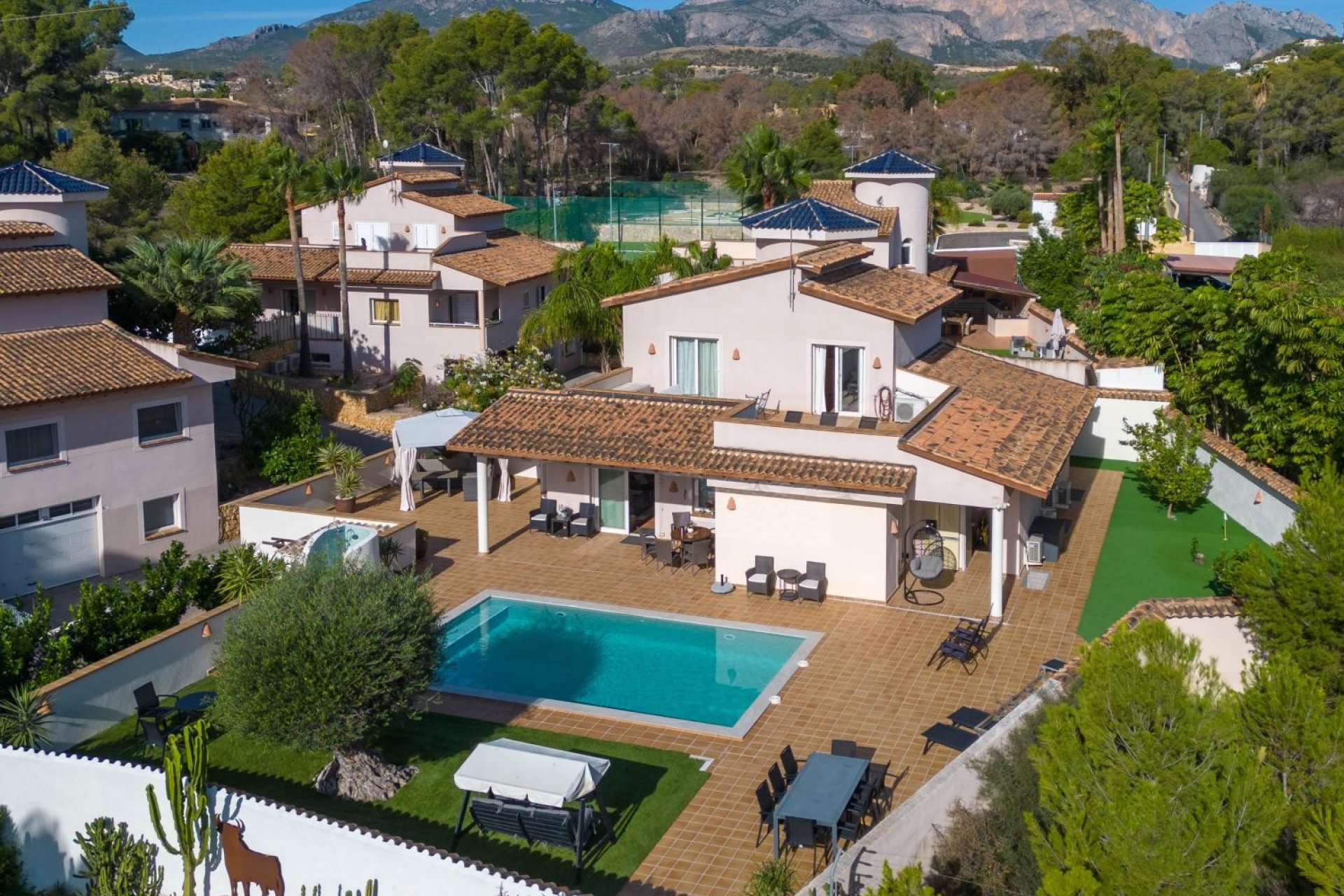 Luxury 7-bedroom villa with a private pool and ocean views in Alfaz del Pi