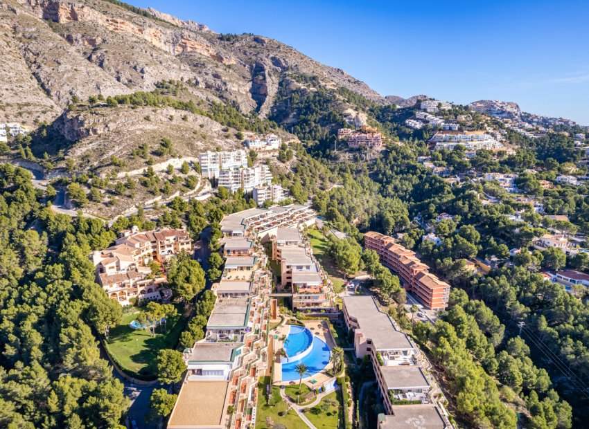 Luxury apartment in Altea with 2 bedrooms, pool & balcony