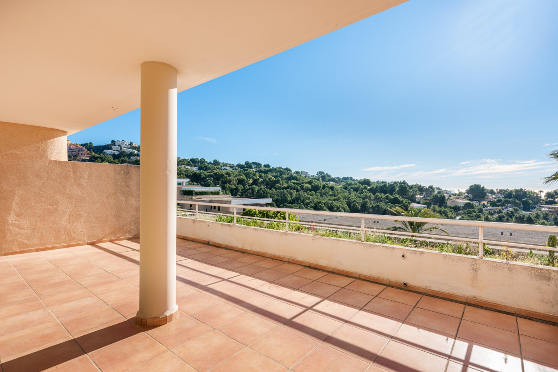 Luxury apartment in Altea with 2 bedrooms, pool & balcony