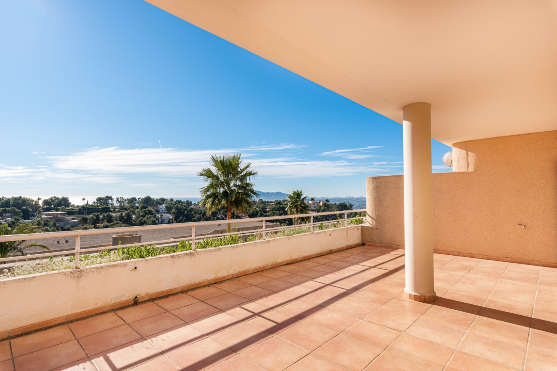 Luxury apartment in Altea with 2 bedrooms, pool & balcony