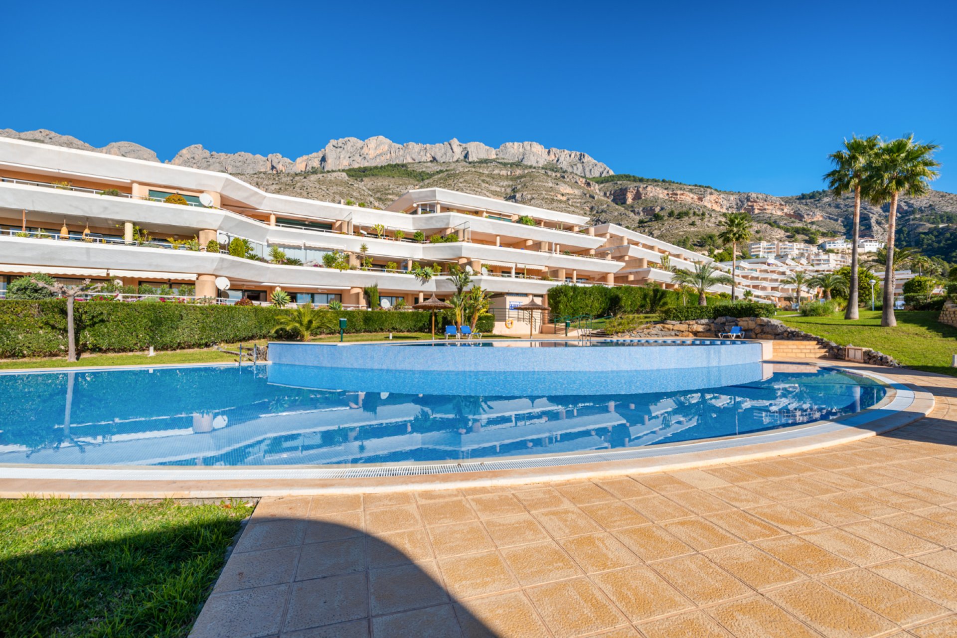 Luxury apartment in Altea with 2 bedrooms, pool & balcony