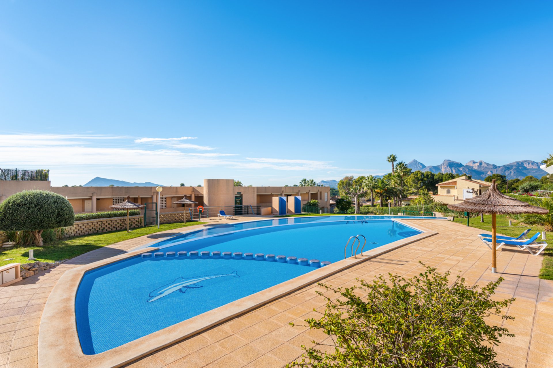 Luxury apartment in Altea with 2 bedrooms, pool & balcony