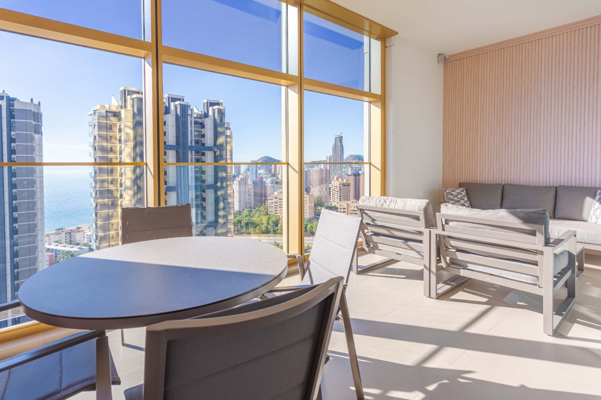 Luxury apartment in Intempo Benidorm with panoramic ocean views and amenities
