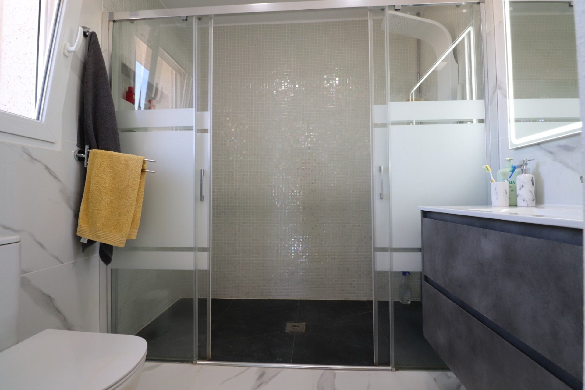 Luxury apartment in Intempo Benidorm with panoramic ocean views and amenities