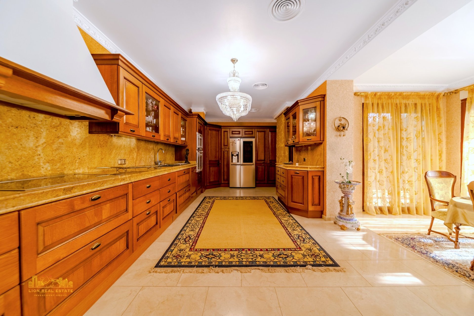 Luxury classic villa with ocean views, a private pool, and 5 bedrooms in Altea Hills