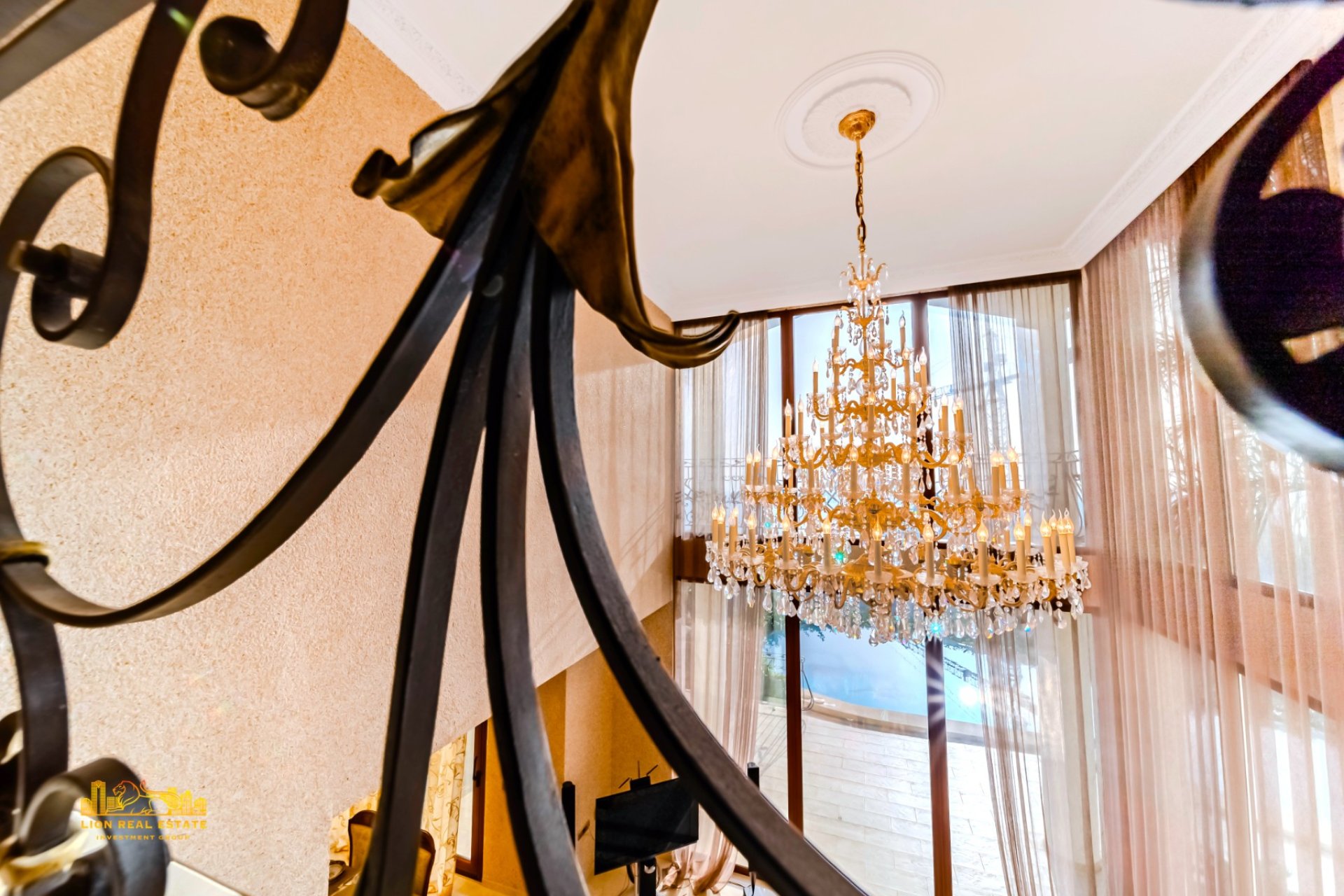 Luxury classic villa with ocean views, a private pool, and 5 bedrooms in Altea Hills