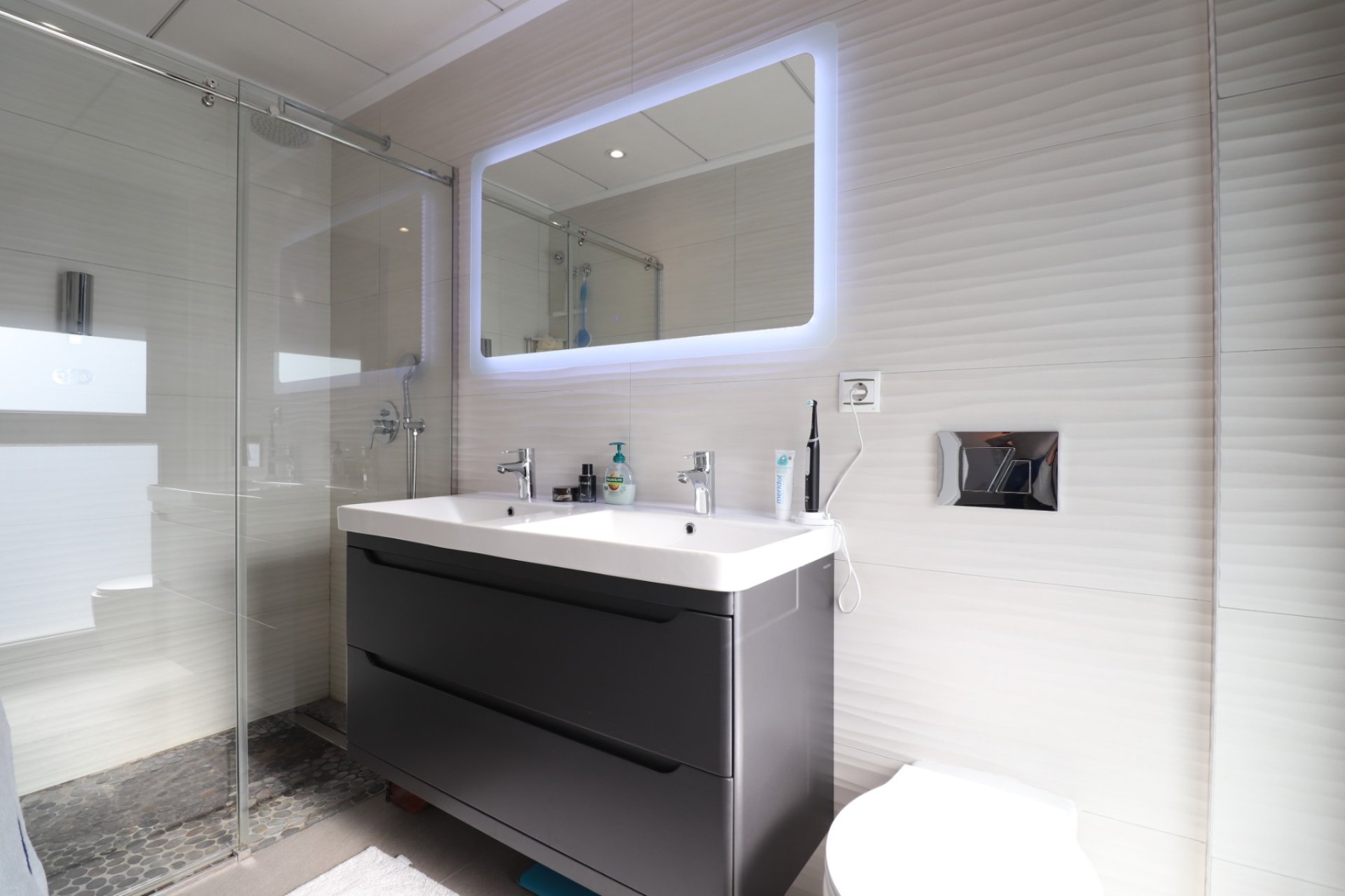 Luxury penthouse with private pool, ocean view, and sun deck in Guardamar