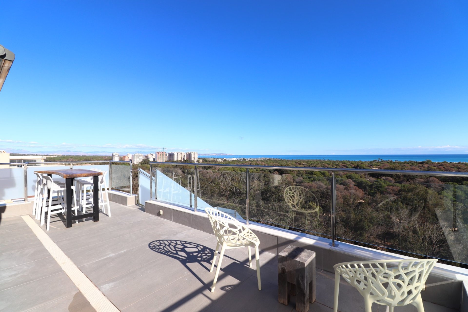 Luxury penthouse with private pool, ocean view, and sun deck in Guardamar