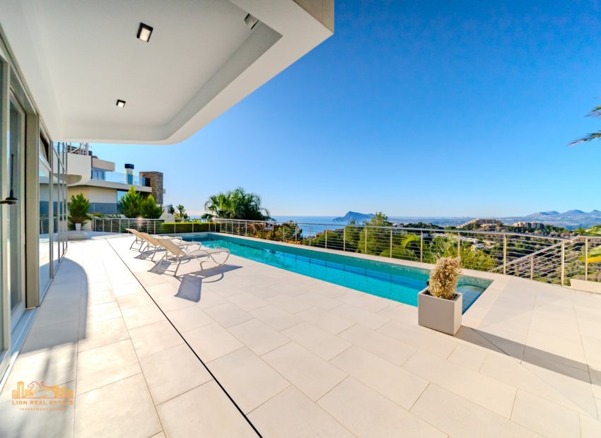 Luxury villa in Altea Hills with ocean views, a private pool, a spa, and 5 bedrooms