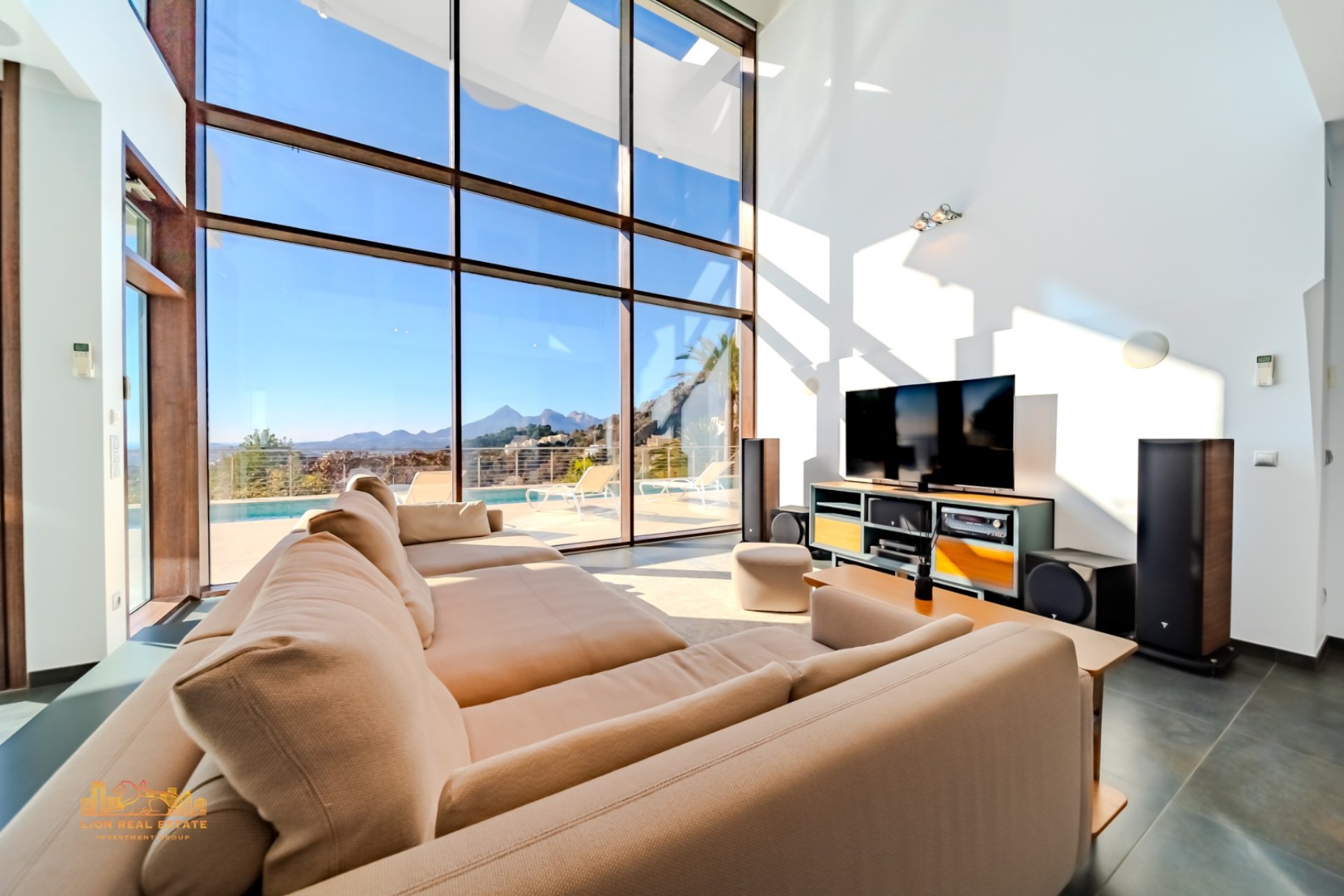 Luxury villa in Altea Hills with ocean views, a private pool, a spa, and 5 bedrooms