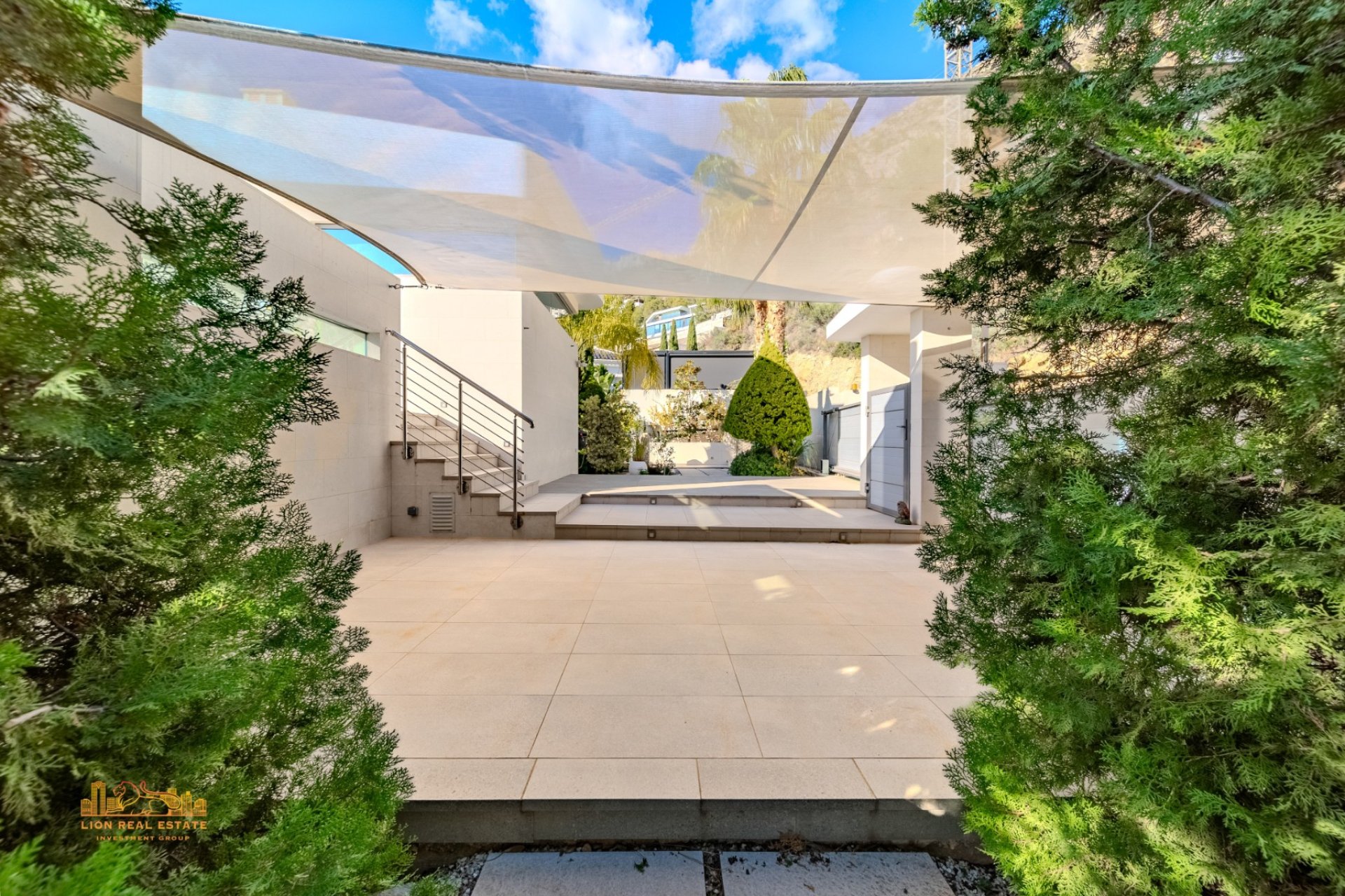 Luxury villa in Altea Hills with ocean views, a private pool, a spa, and 5 bedrooms