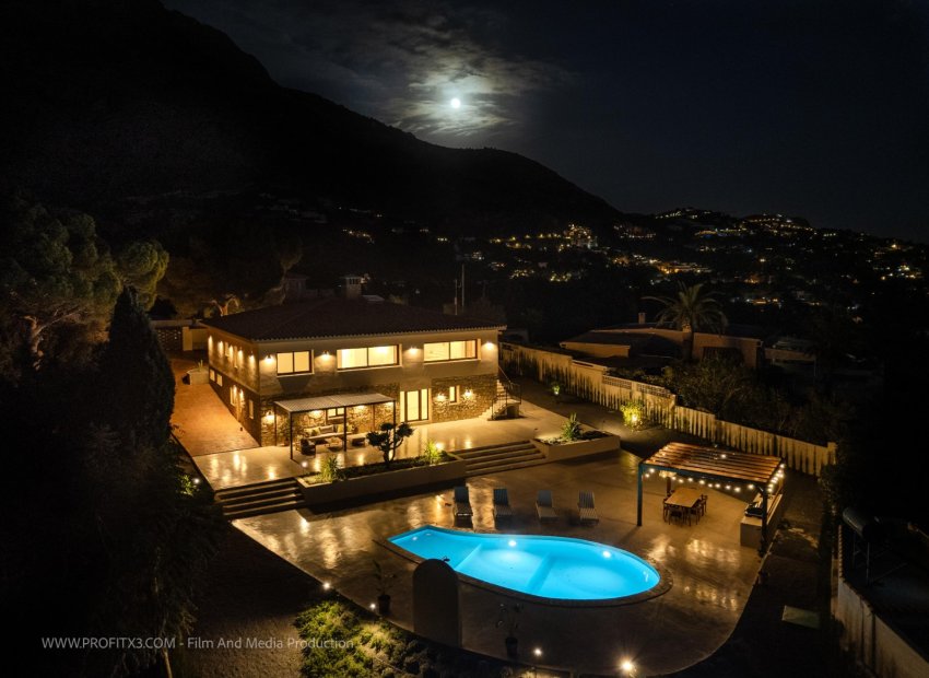 Luxury villa in Altea with private pool, 4 bedrooms and views