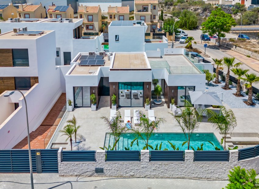Luxury villa in El Campello with private pool and garage
