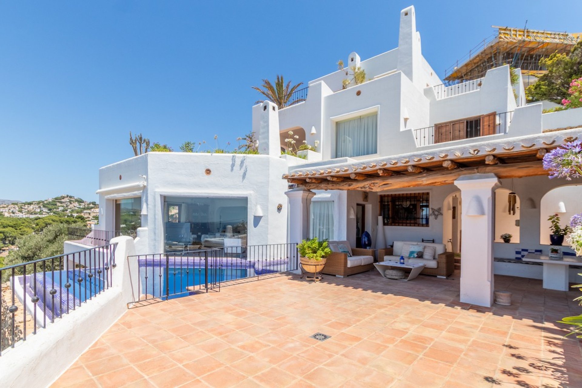 Luxury villa with 5 bedrooms and private pool in Moraira