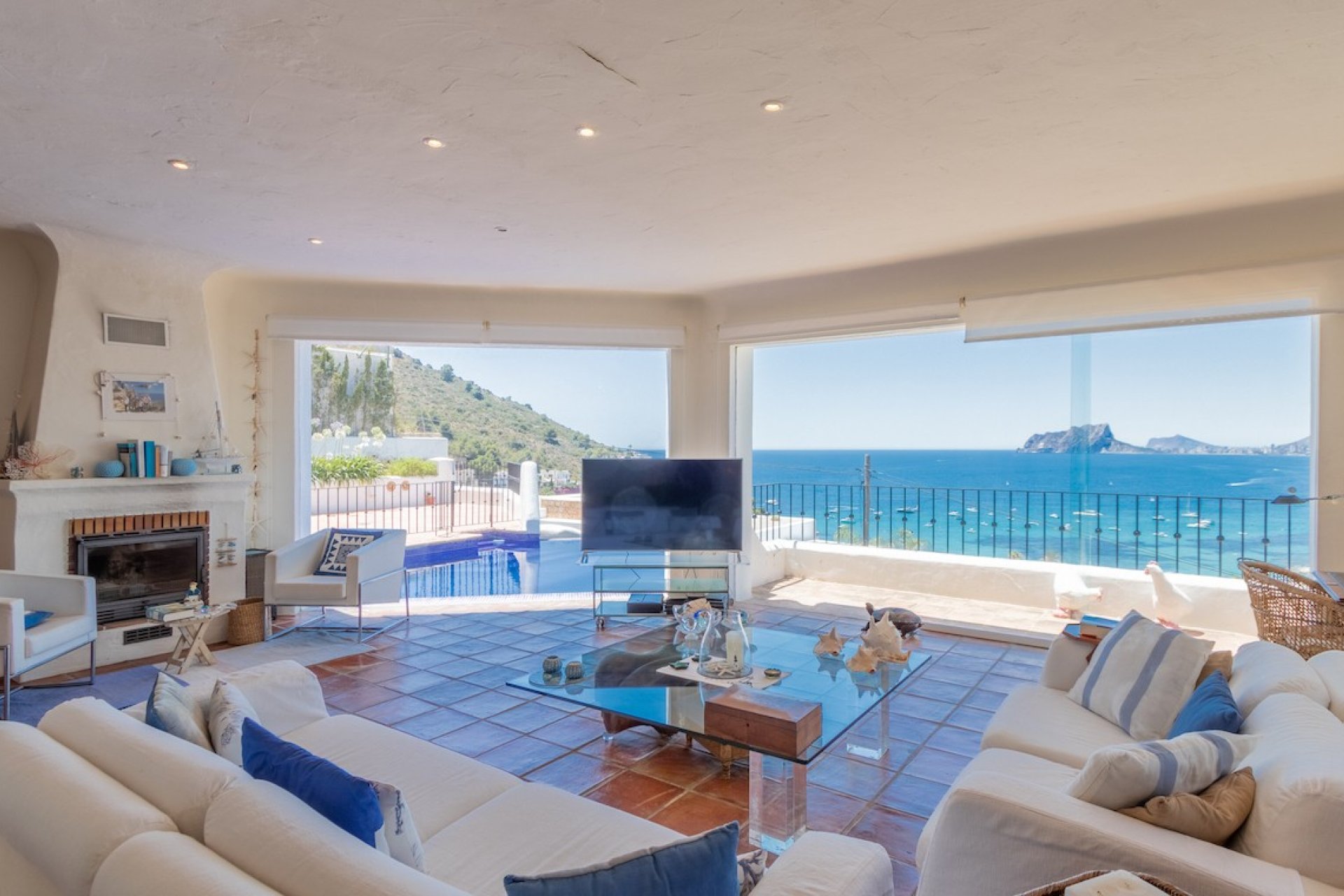 Luxury villa with 5 bedrooms and private pool in Moraira