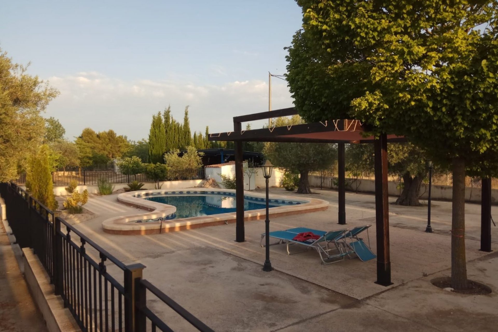 Luxury villa with a private pool and large garden in Yecla, near the city center