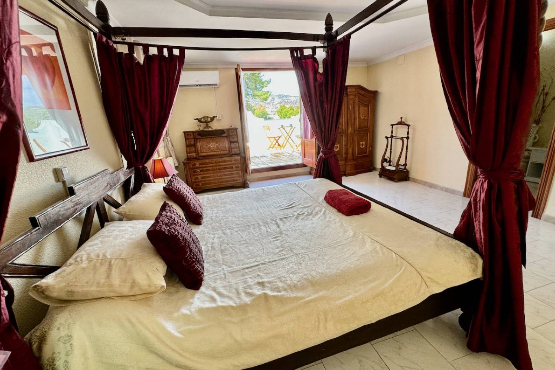 Luxury villa with a private pool, tennis court, and panoramic views in Castalla