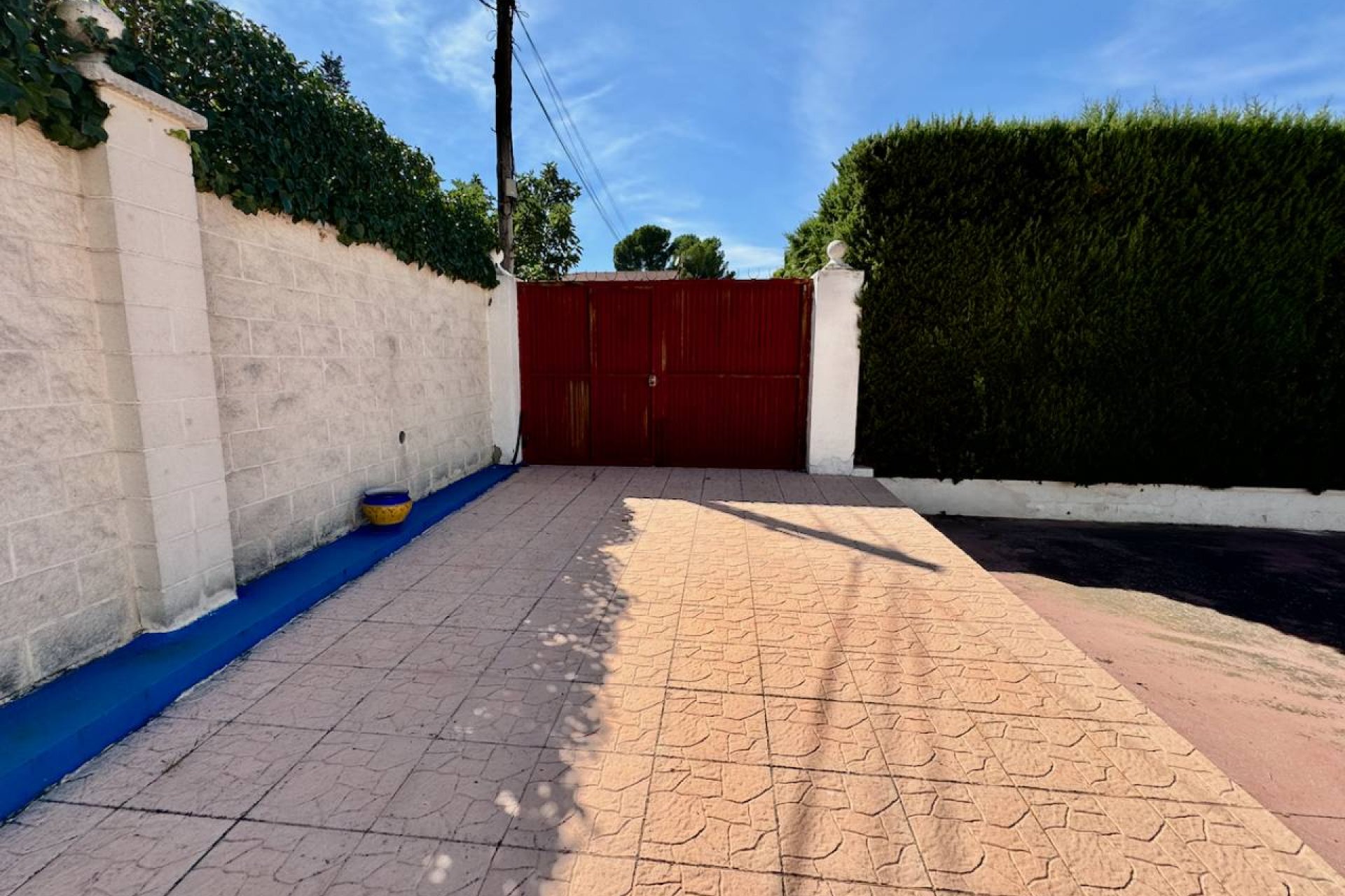 Luxury villa with a private pool, tennis court, and panoramic views in Castalla