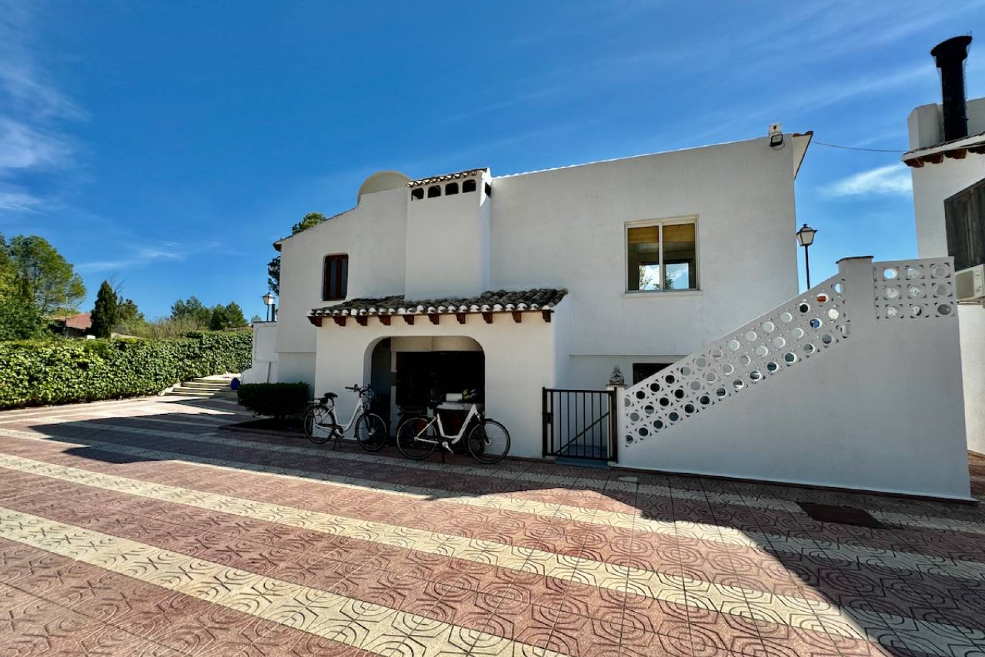 Luxury villa with a private pool, tennis court, and panoramic views in Castalla