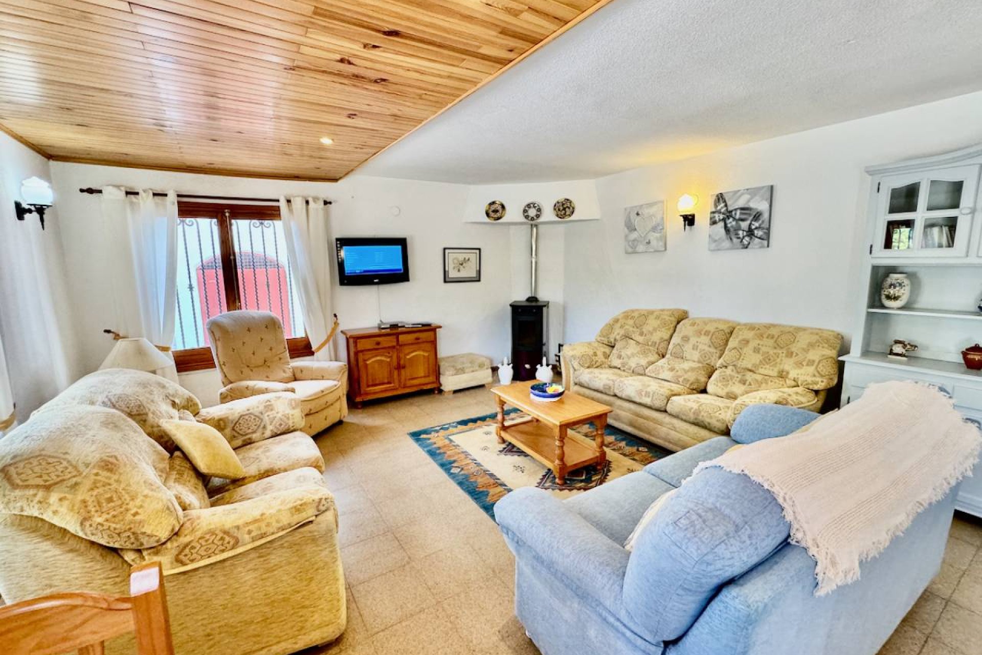 Luxury villa with a private pool, tennis court, and panoramic views in Castalla