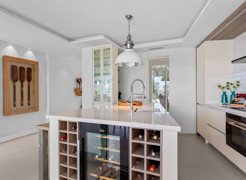 Luxury villa with ocean views, 5 bedrooms, and a large lot in Ciudad Quesada