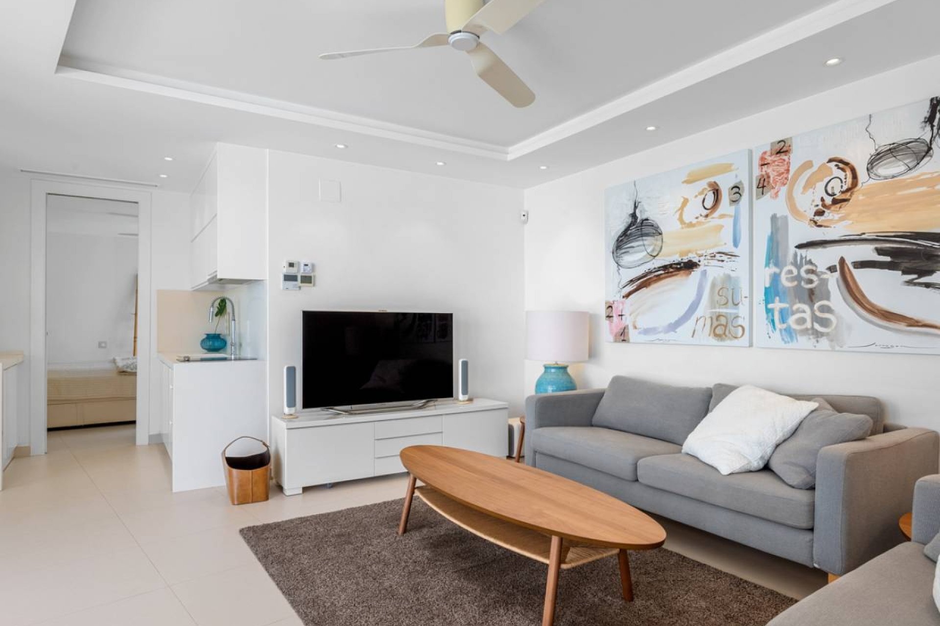 Luxury villa with ocean views, 5 bedrooms, and a large lot in Ciudad Quesada