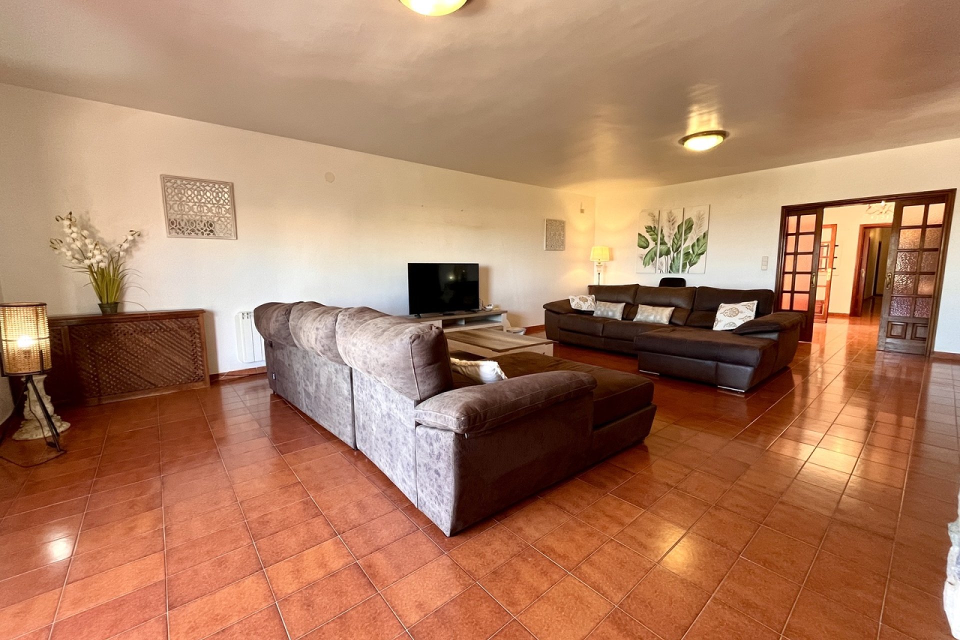 Luxury villa with ocean views, a private pool, and a large garden in La Nucía, Costa Blanca