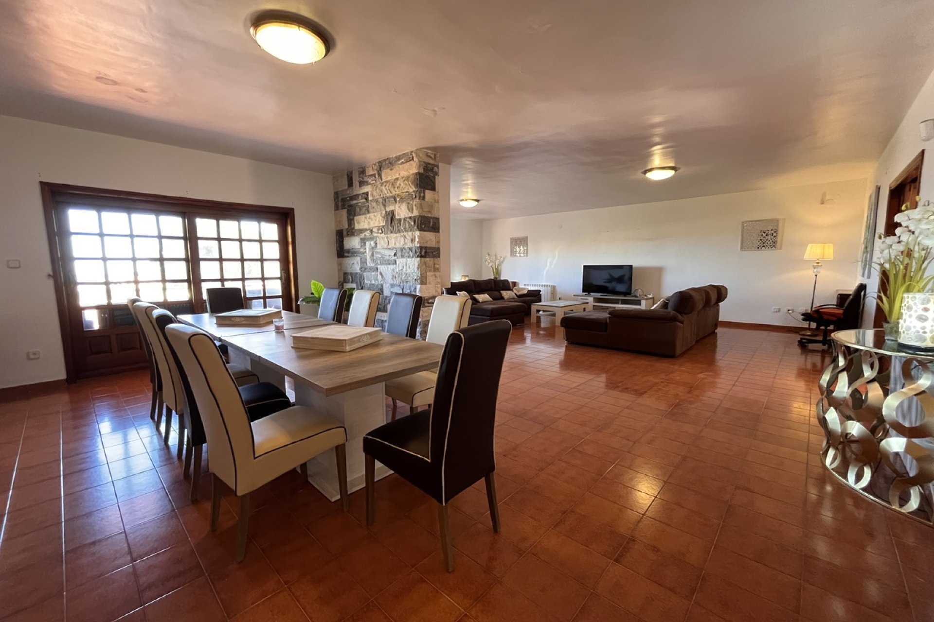 Luxury villa with ocean views, a private pool, and a large garden in La Nucía, Costa Blanca