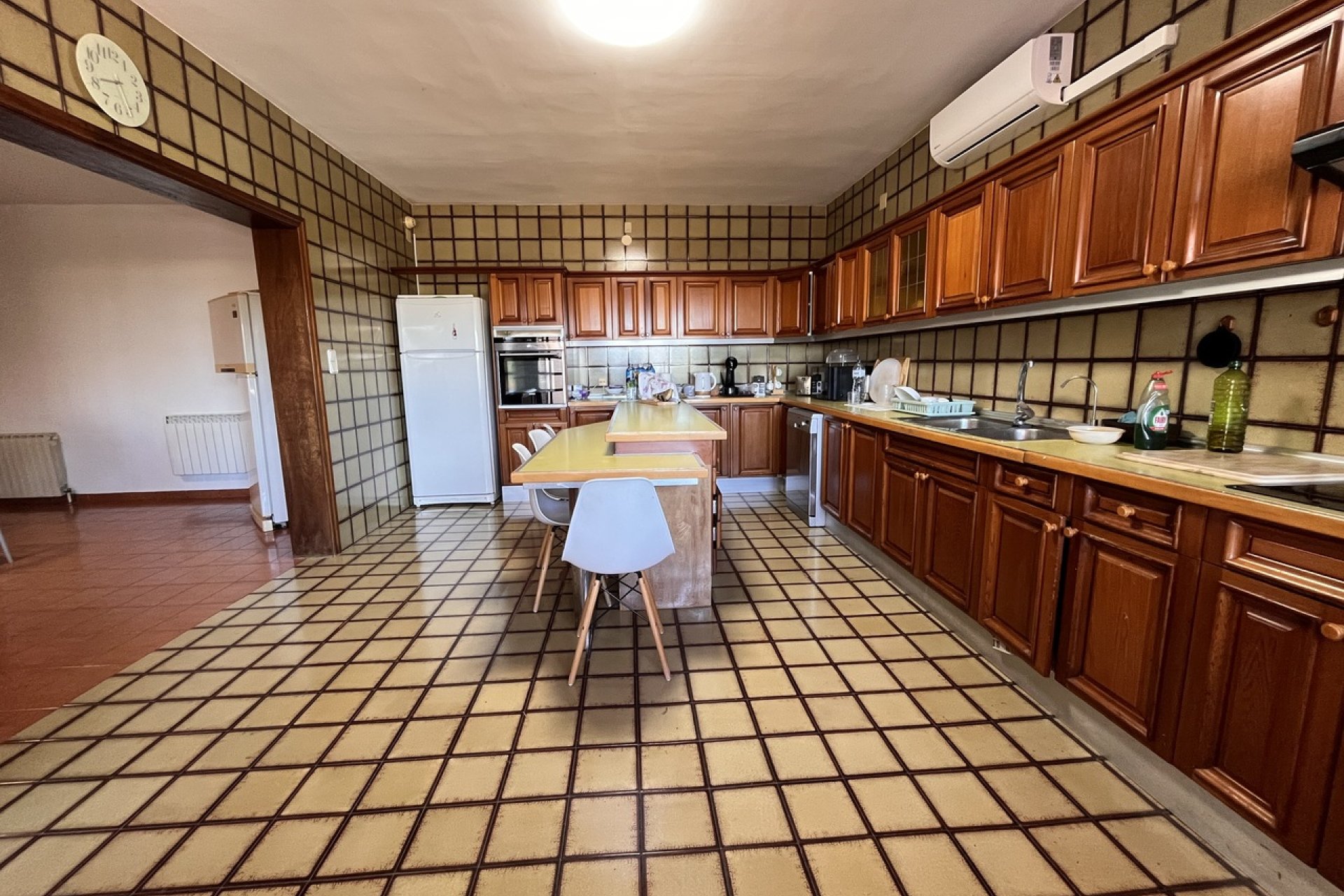 Luxury villa with ocean views, a private pool, and a large garden in La Nucía, Costa Blanca